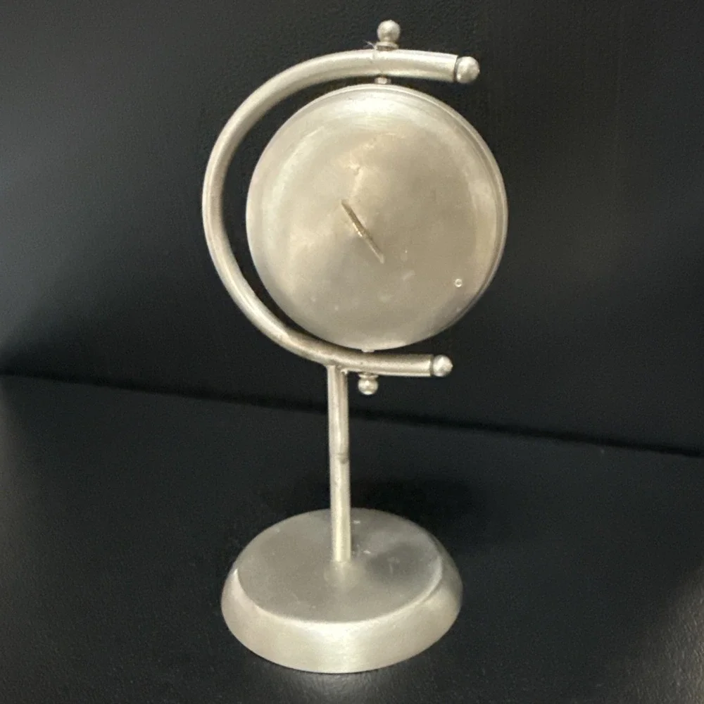 Vintage Style Roman Numeral Desk Clock Metal Table Clock Decorative Stand
